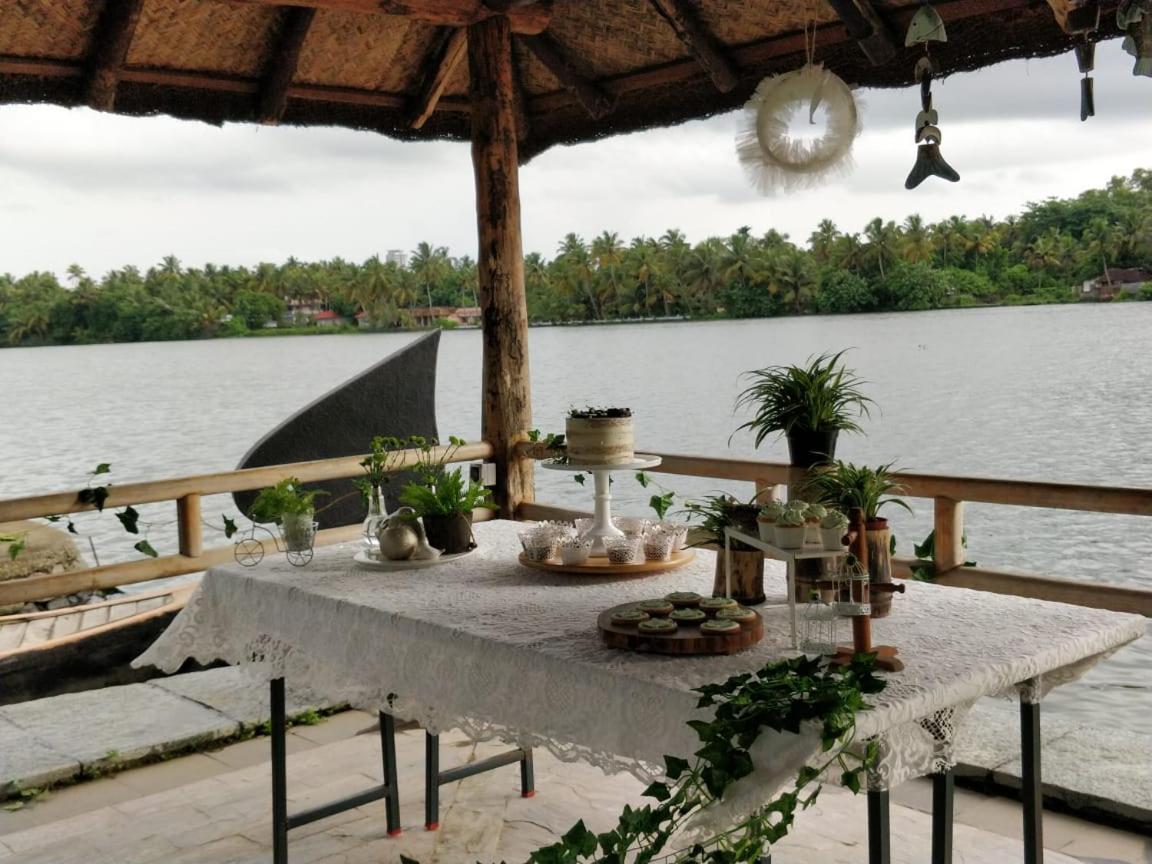 Baymaas Lake House Коччи Экстерьер фото